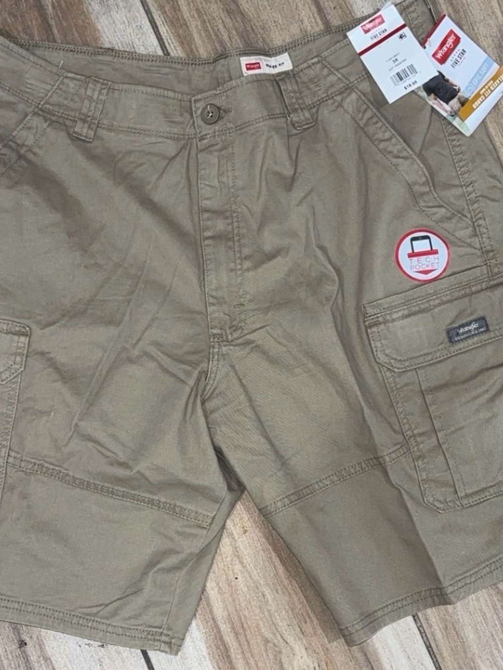Wrangler Men’s Tan Cargo Shorts with Tech Pocket
